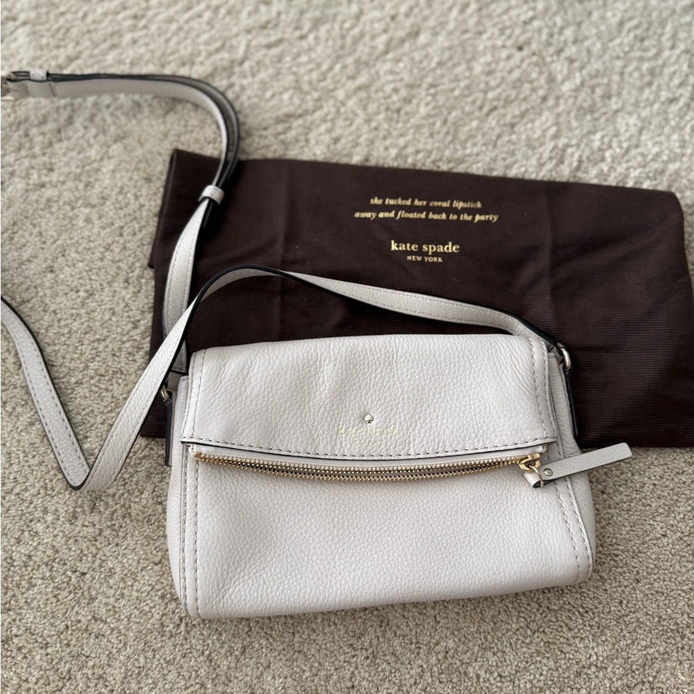 NWOT kate spade Cobble Hill Mini Carson Crossbody in Cream
